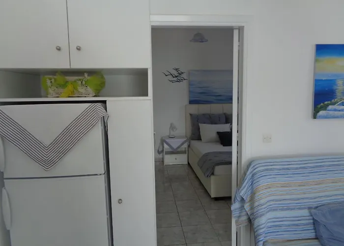 Blue And White Studios & Apartments