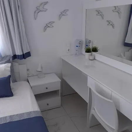 Blue And White Studios & Apartments Lefkos  Exteriér fotografie