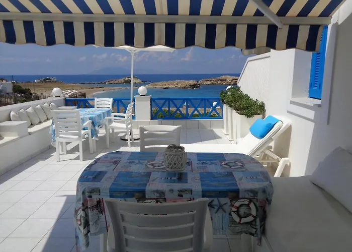 Blue And White Studios & Apartments