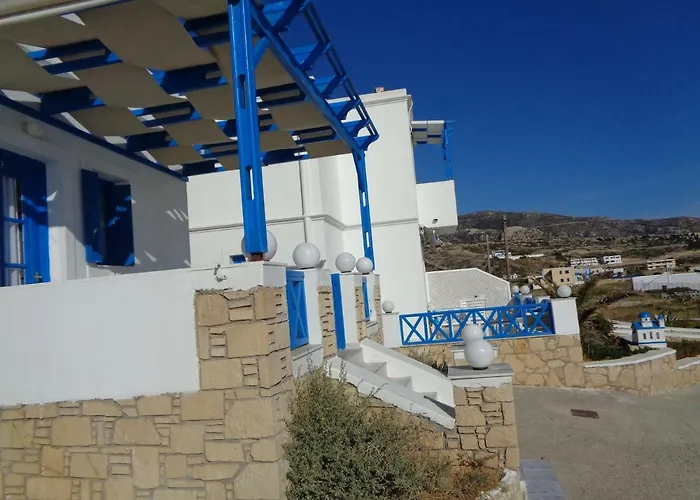 Blue And White Studios & Apartments