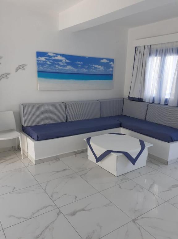 Blue And White & Apartment Lefkos (Karpathos)
