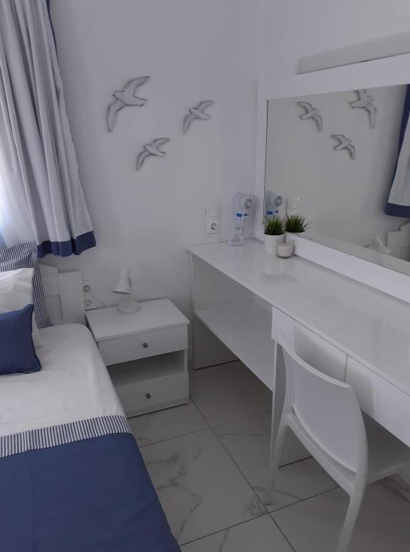 Blue And White & Apartment Lefkos (Karpathos)