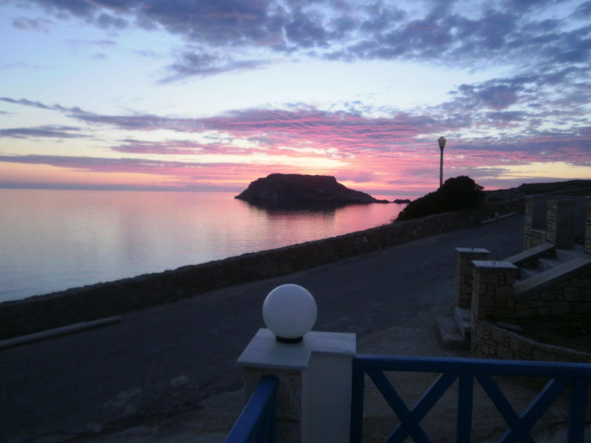 Blue And White & Apartment Lefkos (Karpathos)