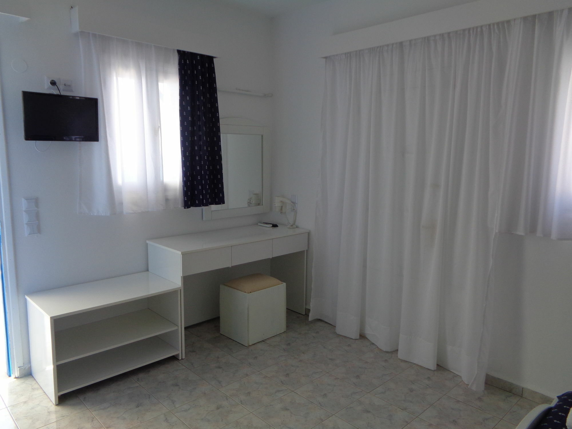 Blue And White & Apartment Lefkos (Karpathos)